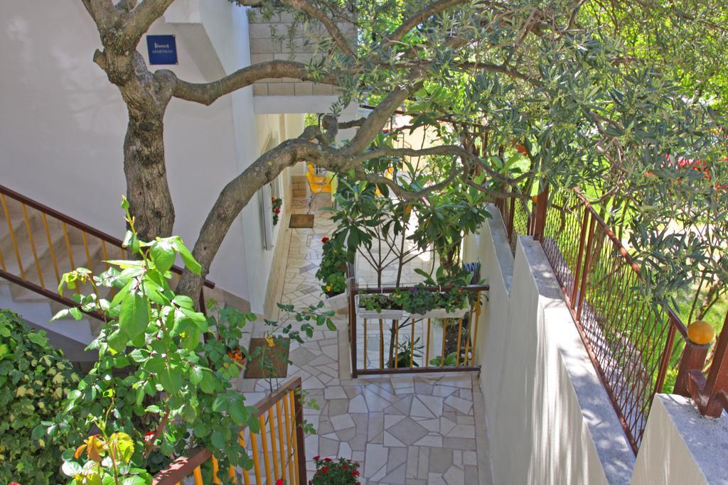 Apartment Topic Baška Voda Esterno foto