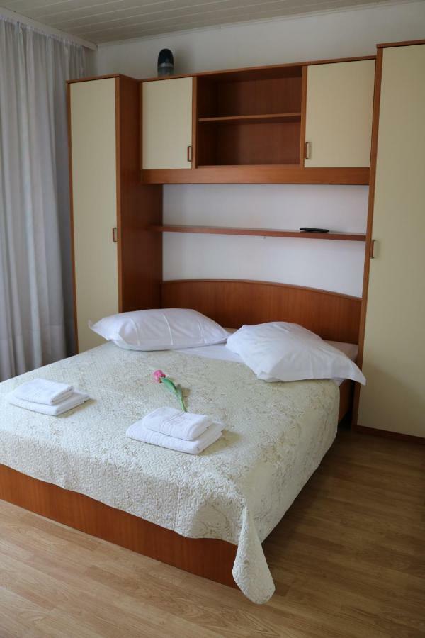 Apartment Topic Baška Voda Esterno foto