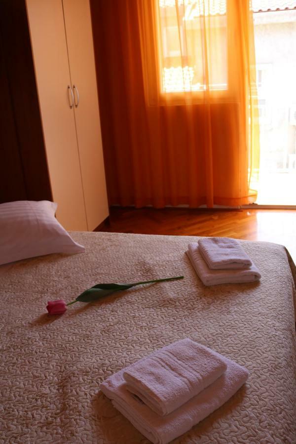 Apartment Topic Baška Voda Esterno foto